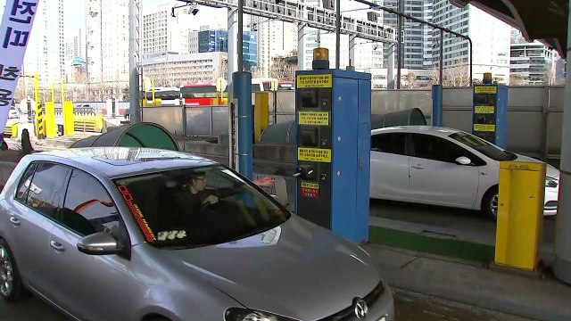 내일까지 고속도로 통행료 면제...휴대폰 개통 중단 / YTN