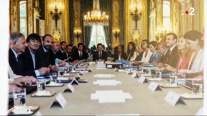 Immigration : l'histoire secrète d'Emmanuel Macron