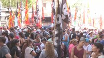 Cientos de personas marchan en Argentina contra despidos en Estado