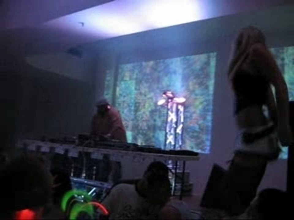 THEE-O Sooo Addicted RAVERSDIGEST.COM
