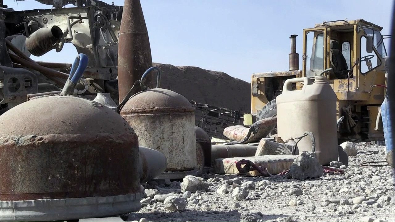 Desperate to come home, Syrians brave IS mines...