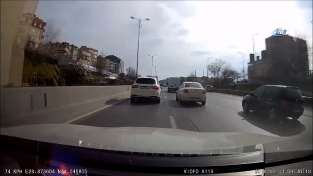 O-3 bağlantı yolunda zincirleme kaza kamerada