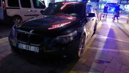 Araç içinde silahla oynarken, arkadaşını yaraladı