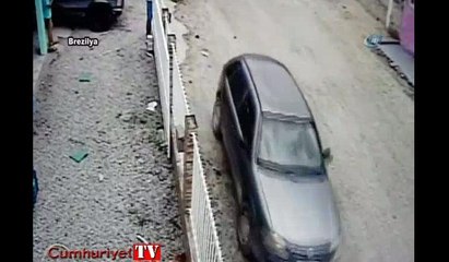 Arabanın altından mucize kurtuluş kamerada