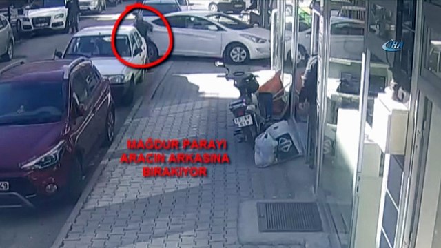 Bir kadının dolandırıcılara 28 bin lira kaptırması güvenlik kamerasına yansıdı