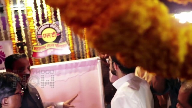 Akshay Kumar MOBBED By Fans Outside Mumbai Central Station