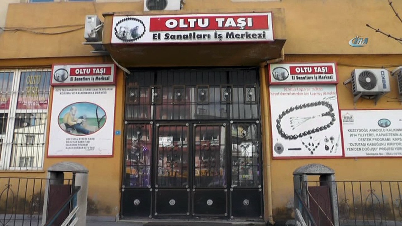 Oltu Taşından ‘Rabia’ yaptı