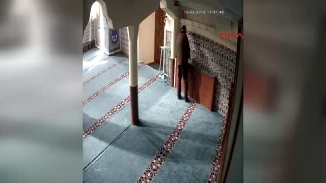 Bursa Camideki Sadaka Kutusunu Böyle Boşalttı