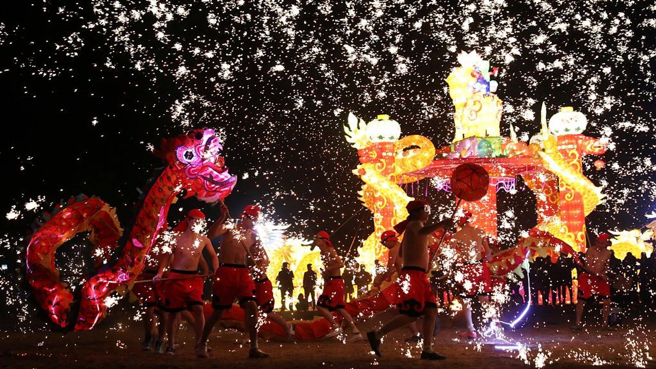 Tschüss Hahn, hallo Hund: Chinesisches Neujahrsfest weltweit