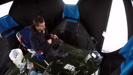 Ces pêcheurs sur un lac gelé pensaient être bien installés