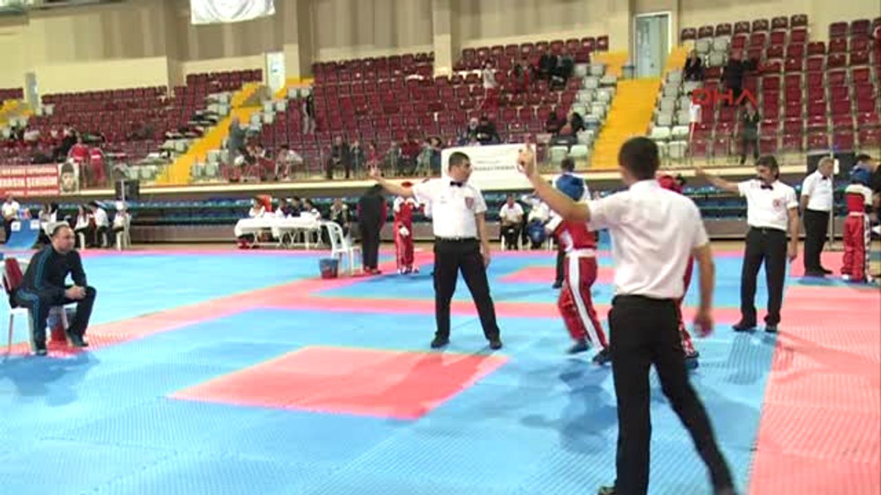 Kick Boks Yıldızlar Müsabakaları Isparta'da Yapılıyor