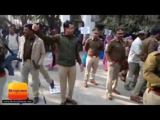 नितिन माहौर हत्याकांड  महिलाओं ने डीएम की कुर्सी पर किया कब्जा II  Nitin Mahor mmurder case Aligarh