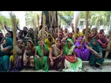 Women did protest in collectorate against the opening of alcohol shop in their village
