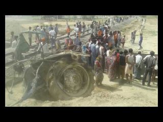 Télécharger la video: Banda Passenger hits tractor-trolley near Kanpur