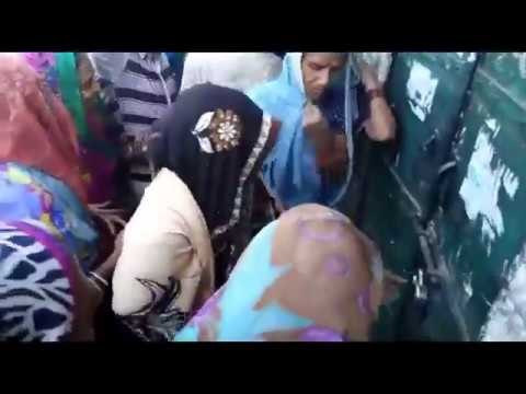 Women breaks the alcohol shops in Fathehpur