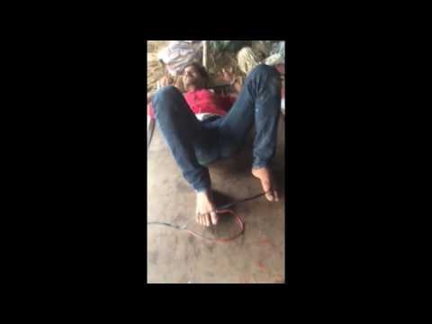 People gave electric shock to thief in Azamghar Uttar Pradesh