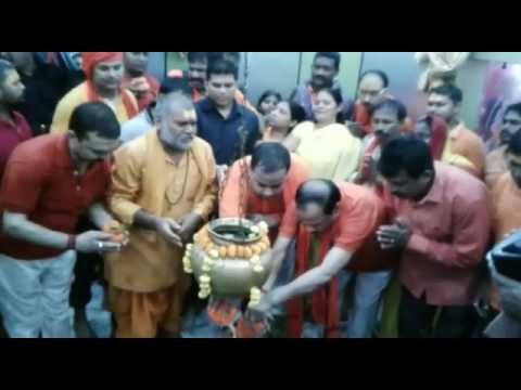 cm reached shiva temple after 2 km walk in rain
