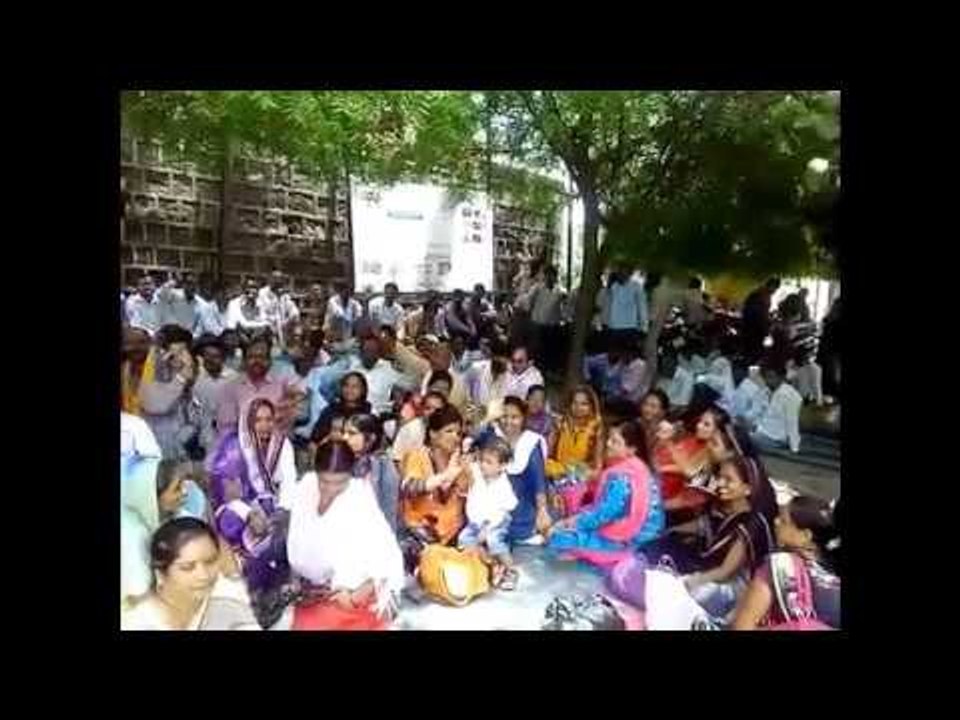 कानपुर: सड़क पर उतरे शिक्षा मित्र, मांगी इच्छा मृत्यु II Shiksha mitra on the road, Uttar Prades