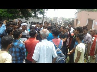 रजिस्ट्रेशन को लेकर चकिया के डीपीटीएस कालेज में हंगामा