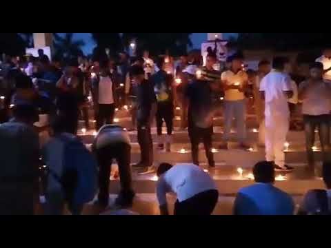 शहीदों को श्रद्धांजलि देने उमड़े लोग, बारिश में भी जले दीये