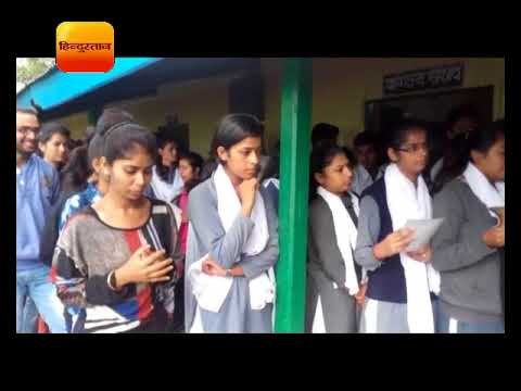 पिथौरागढ़ डिग्री कालेज में लगे काउंटर में छात्रों ने भरे स्वच्छता के लिए शपथ पत्र