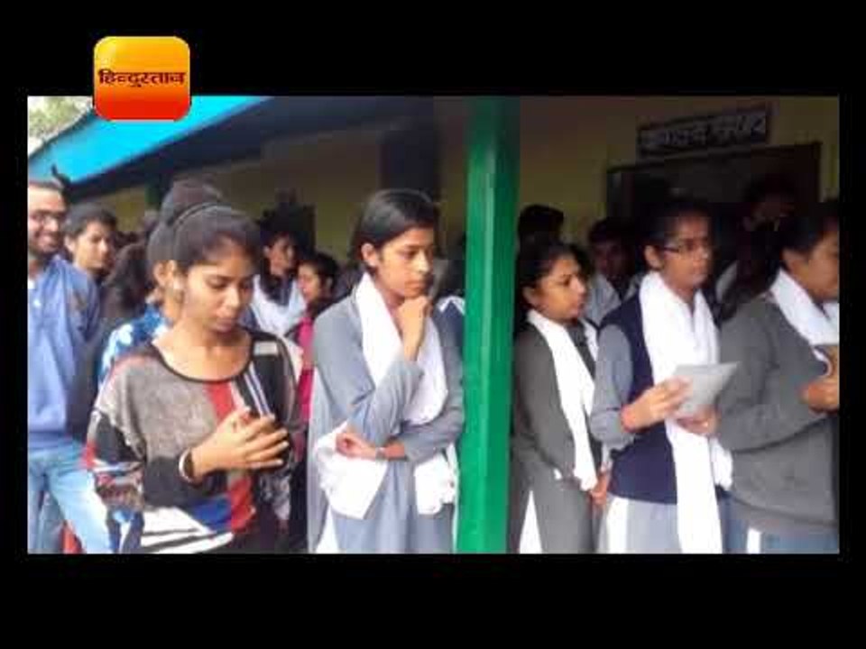 पिथौरागढ़ डिग्री कालेज में लगे काउंटर में छात्रों ने भरे स्वच्छता के लिए शपथ पत्र