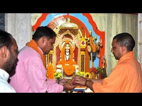 नवरात्रि पूजा के लिए गोरखपुर पहुंचे सीएम योगी, पांच दिन गोरखनाथ मंदिर में रहेंगे