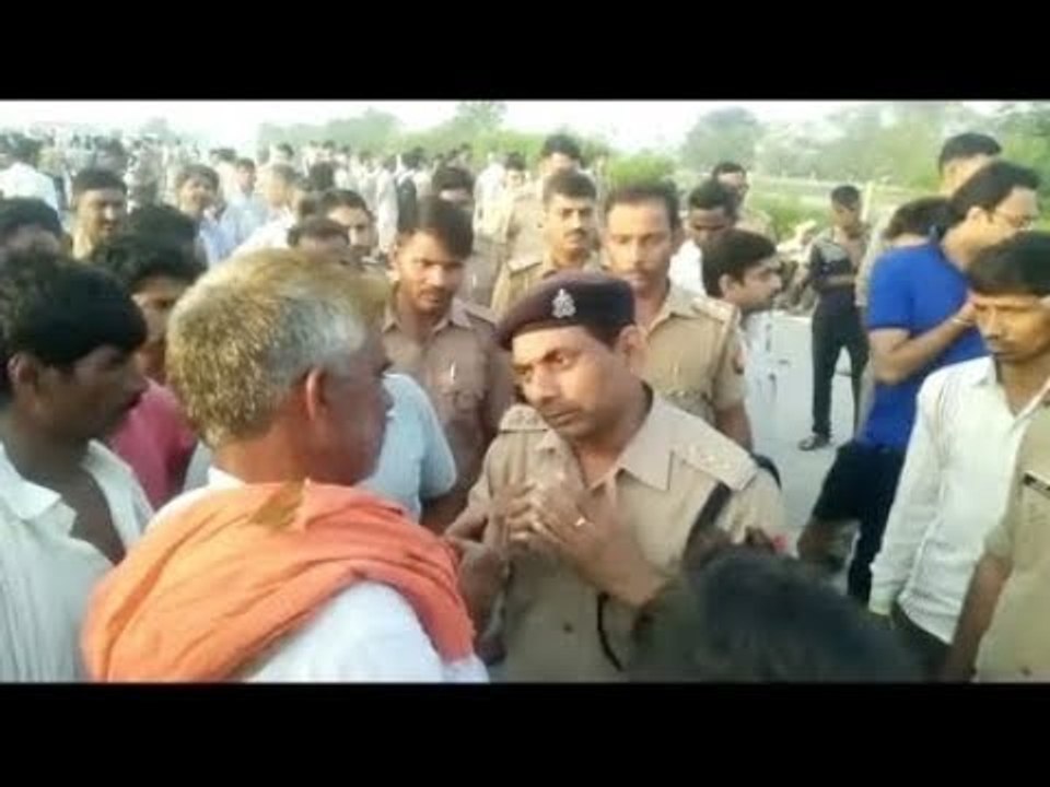 मथुरा में एक्सप्रेस-वे पर तीन युवकों को ट्रक ने...