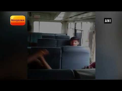 Lady Constable bus conductor enter into brawl II महिला पुलिस कॉन्स्टेबल ने बस कंडक्टर को पीटा