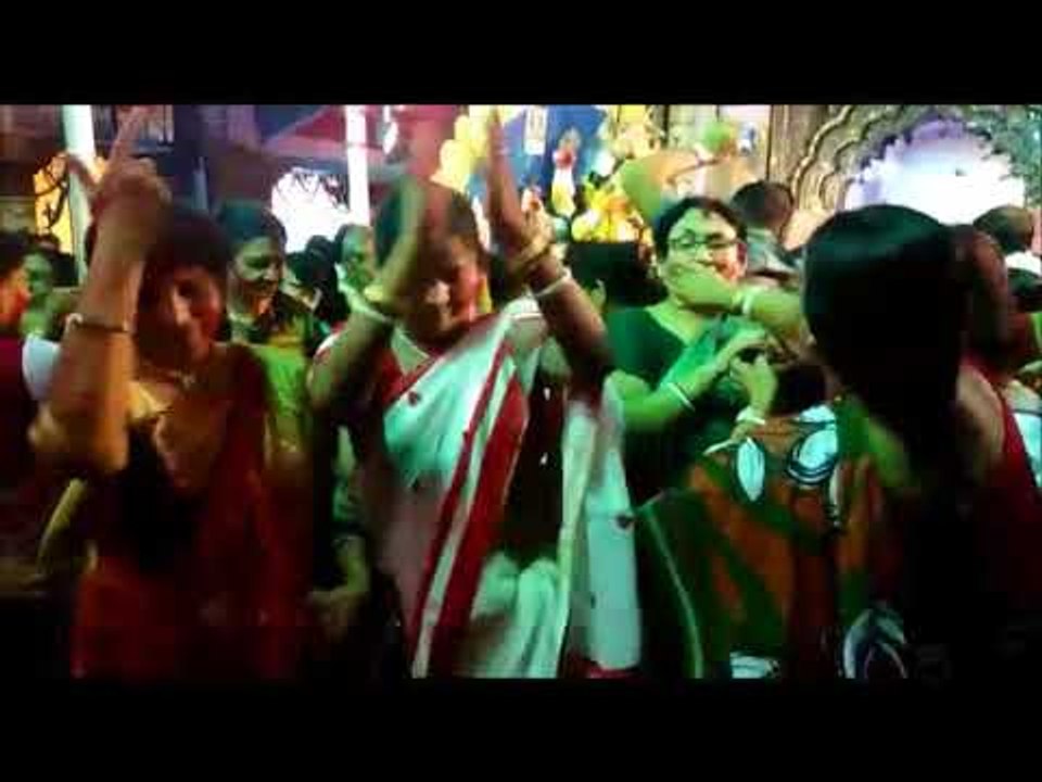 सिंदूर खेल रस्म के बाद काली बाड़ी और दुर्गा बाड़ी  से मां को दी विदाई