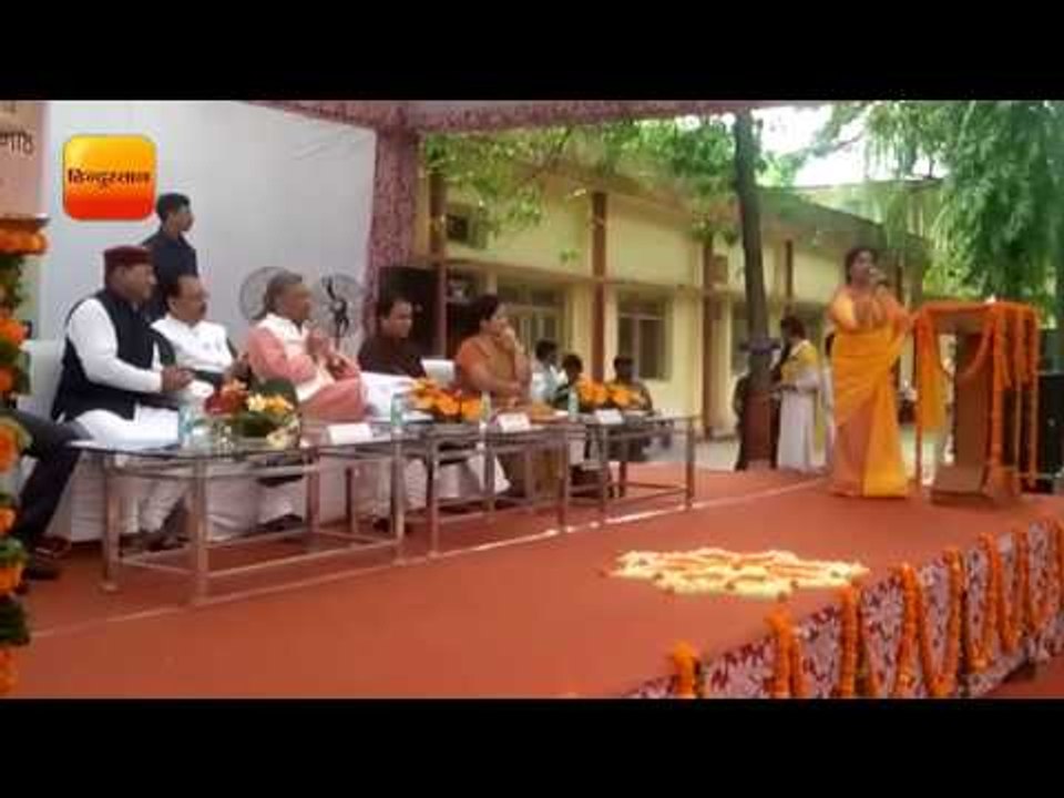 CM Trivendra Singh Rawat II सीएम त्रिवेंद्र सिंह रावत ने छात्राओं को देशभक्ती का पाठ पढ़ाया