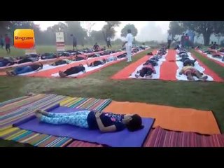 आगरा में आसनों से हुई पर्यटकों की सुबह