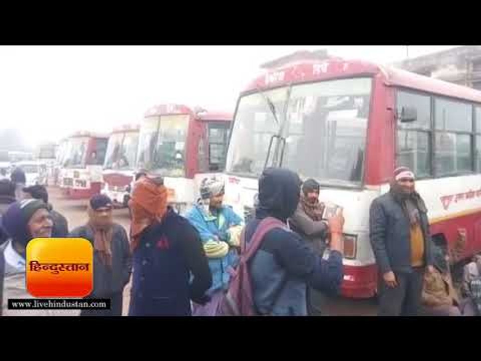 ड्राइवर कंडक्टर को निकालने से गुस्‍साए रोडवेजकर्मियों ने किया चक्का जाम
