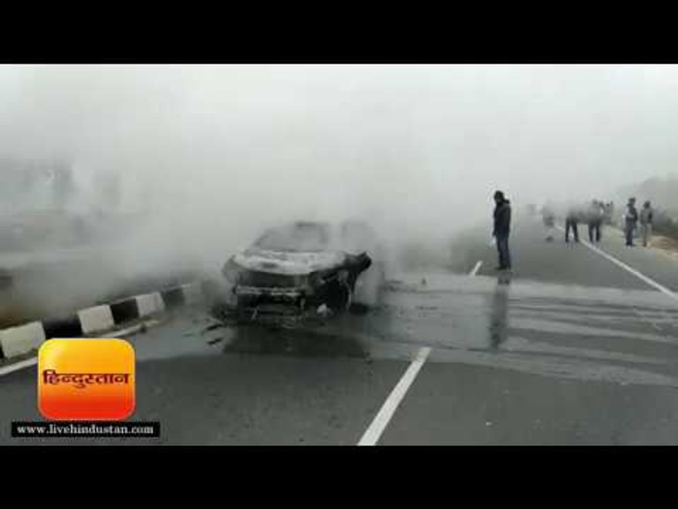 केलाखेड़ा में कार बाइक भिडंत में बाइक सवार युवक की मौत, गुस्साए लोगों ने कार जलाई