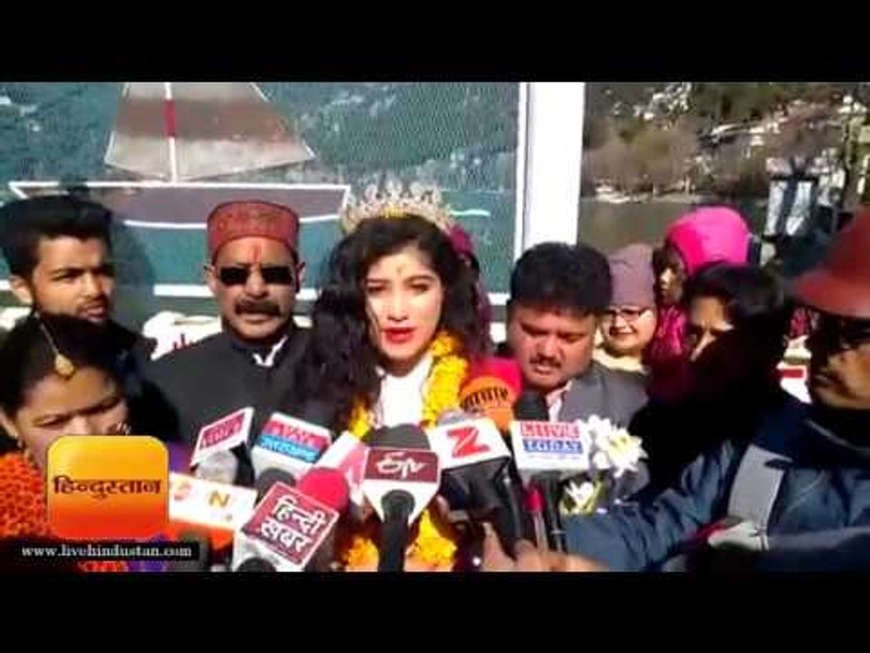 मिस इंडिया खादी बनने के बाद अपने घर नैनीताल पहुंची खुशबू रावत