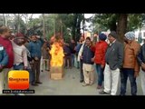 कांग्रेसियों ने FDI के विरोध में फूंका केन्द्र सरकार का पुतला