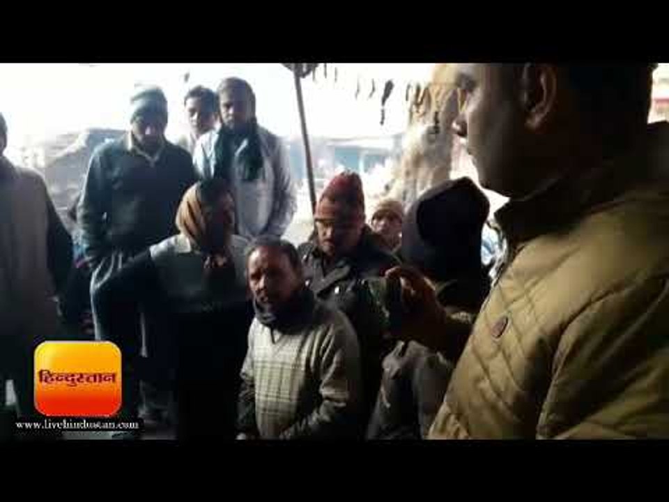 मथुरा में लूट के विरोध में बाजार बंद कर प्रदर्शन II protest against robbery in Mathura