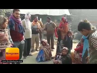 एटा में सिसक रही मां, कोई मिला दे राजा बेटा से