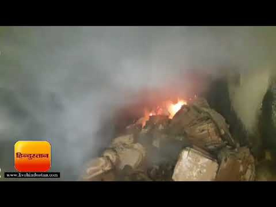 हाथरस में गत्ता फैक्ट्री में लगी आग II A fire in the cardboard factory in Hathras