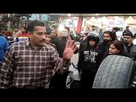 हरिद्वार में पुलिस वालों को धमका रही थी नेता, SSP ने उतार दी हेकड़ी