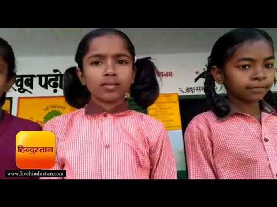 गजबः बच्चे संभालते स्कूल, साफ करते शौचालय