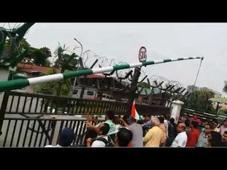 जेपी बिल्डर के कार्यालय में तोड़फोड़। खरीदार कार्यालय ने घुसे। सुरक्षा कर्मियों ने भांजी लाठियां।