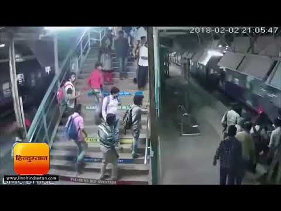 CCTV: चलती ट्रेन से गिरा बच्चा, RPF कॉस्टेबल ने...