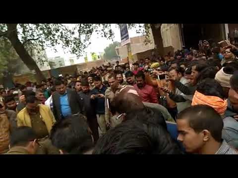 उत्तर प्रदेश ताज़ा समाचार II ललितपुर में बाइक सवार शिक्षक को ट्रक ने टक्कर मारी