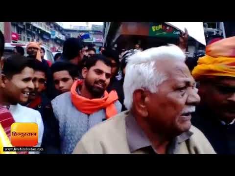 मथुरा में पद्मावती फिल्म के विरोध में जुटे राजपूत समाज के लोग