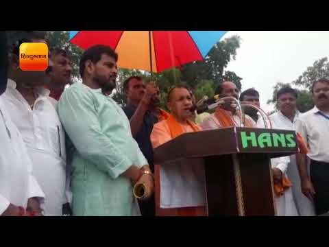 गोंडा में सीएम योगी: बाढ़ पीड़ितों से मिले II cm yogi reach gonda and meets Flood victims