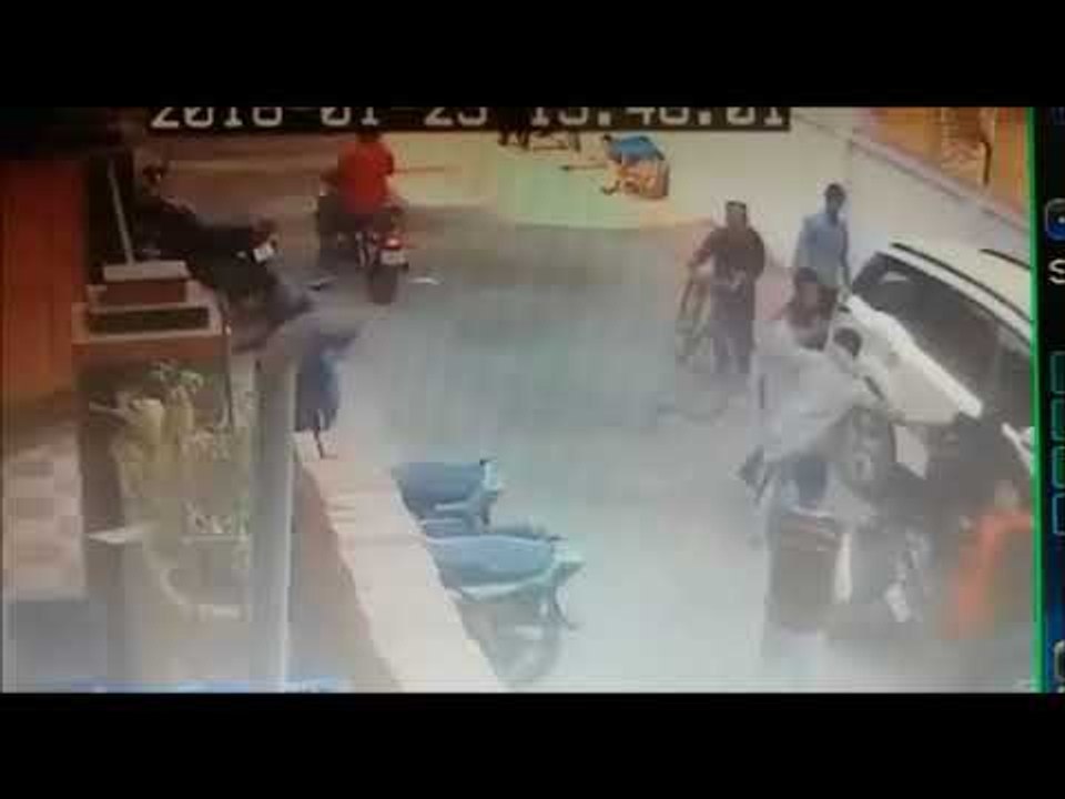 CCTV फुटेज: भागलपुर में दिनदहाड़े लूट के बाद अप...