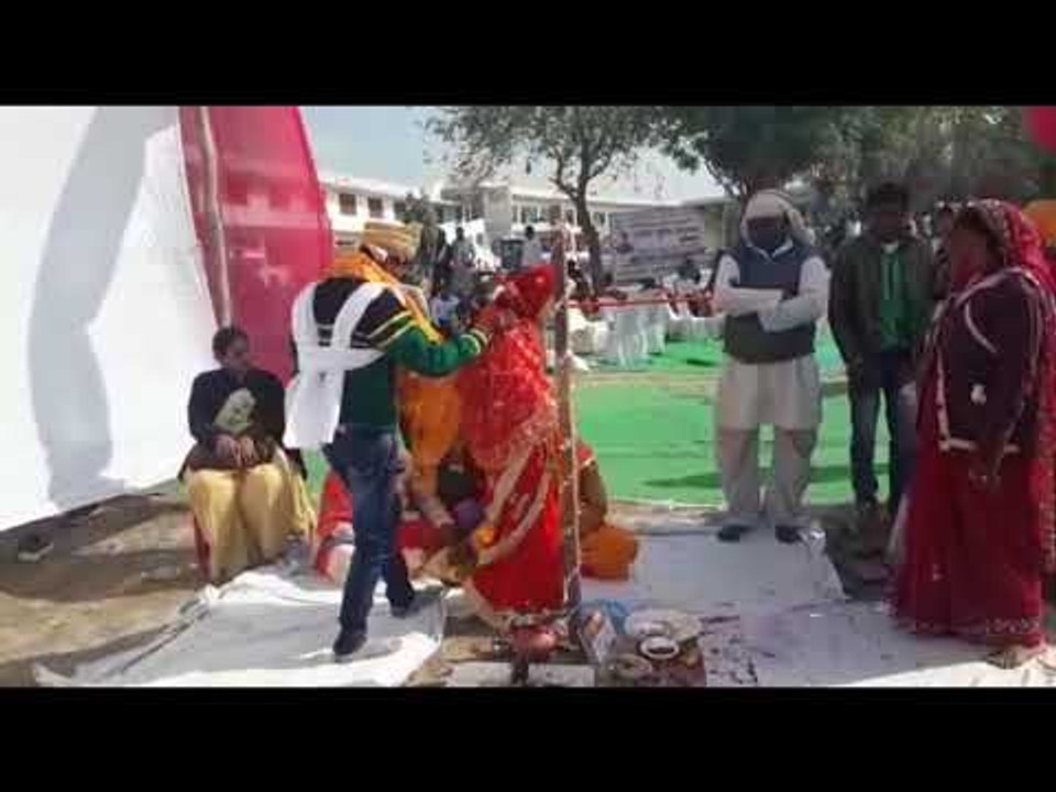 सामूहिक विवाह में सौ जोड़ों ने थामा एक दूजे का दामन