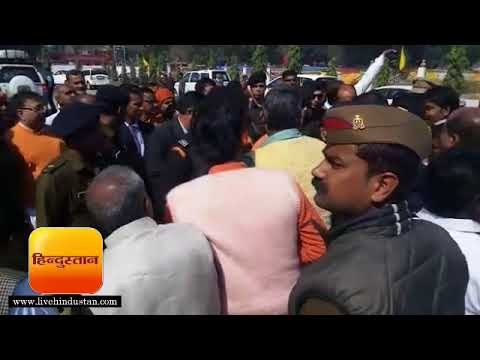 मुख्यमंत्री योगी आदित्यनाथ ने महा रुद्राभिषेक के बाद पितेश्वरनाथ में किया जलाभिषेक