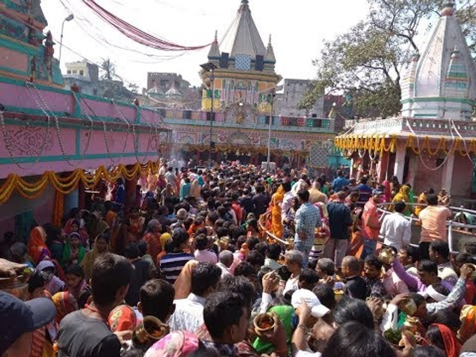 महाशिवरात्रि  जलाभिषेक को शिवालयों में उमड़ी भीड़
